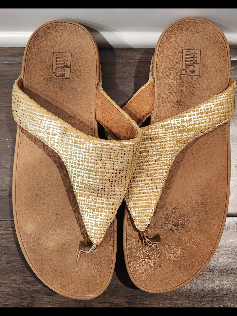 FitFlop Women's Gold Woven Toe-Post Sandals Sz 10 Wide.
